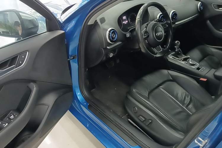 Used Audi A3 2016 Limousine 35 TFSI Style Edition Driver Seat