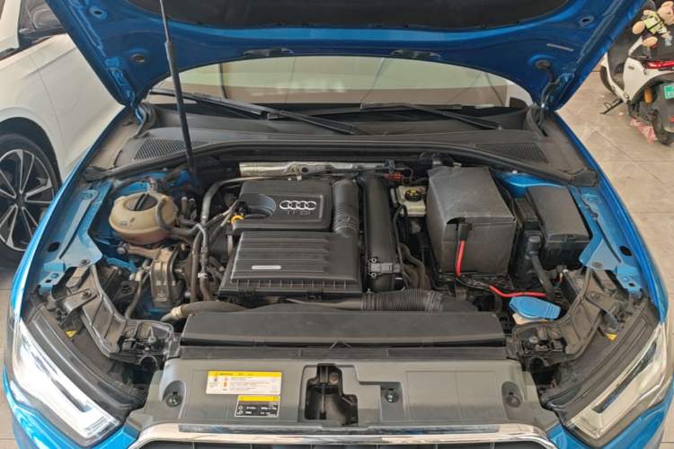Used Audi A3 2016 Limousine 35 TFSI Style Edition Engine Bay