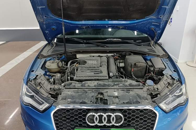 Used Audi A3 2016 Limousine 35 TFSI Style Edition Engine Bay