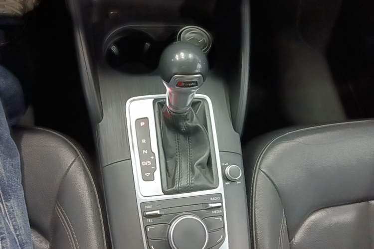 Used Audi A3 2016 Limousine 35 TFSI Style Edition Gear Lever