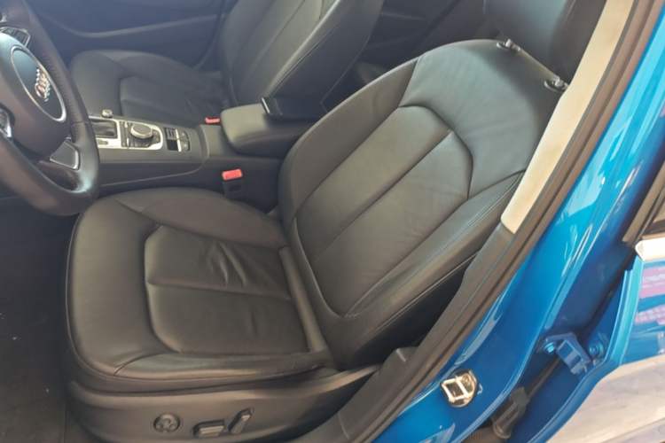 Used Audi A3 2016 Limousine 35 TFSI Style Edition Left Front Seat