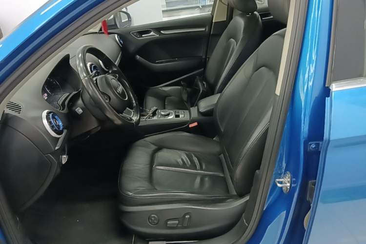 Used Audi A3 2016 Limousine 35 TFSI Style Edition Left Front Seat