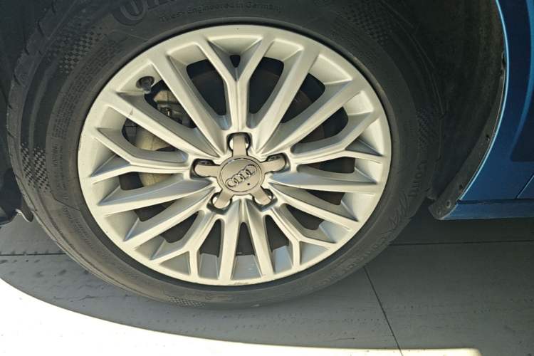Used Audi A3 2016 Limousine 35 TFSI Prestige Edition Left Front Wheel Hub