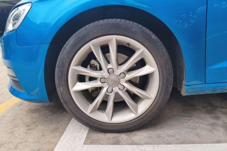 Used Audi A3 2016 Sportback 35 TFSI Style Edition Left Front Wheel Hub