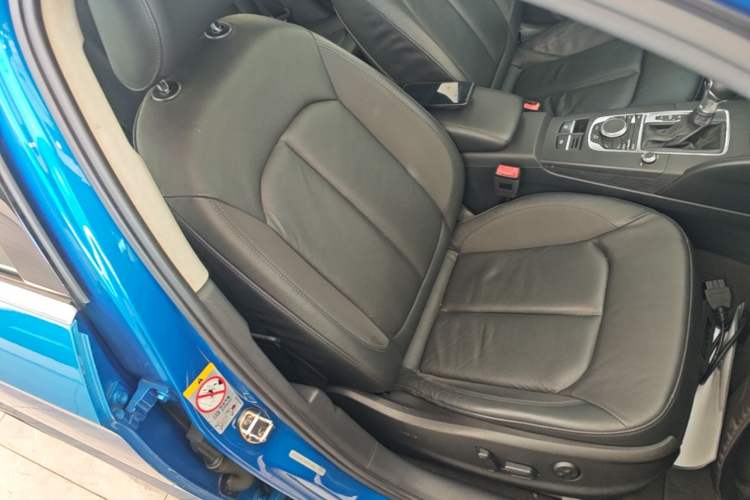Used Audi A3 2016 Limousine 35 TFSI Style Edition Right Front Seat