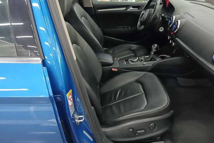 Used Audi A3 2016 Limousine 35 TFSI Style Edition Right Front Seat