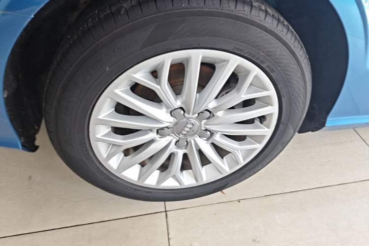 Used Audi A3 2016 Limousine 35 TFSI Prestige Edition Right Rear Wheel Hub