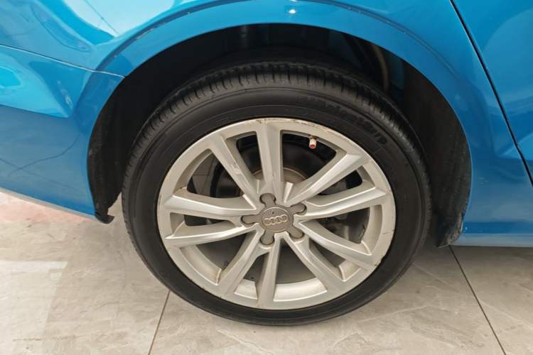 Used Audi A3 2016 Limousine 35 TFSI Style Edition Right Rear Wheel Hub