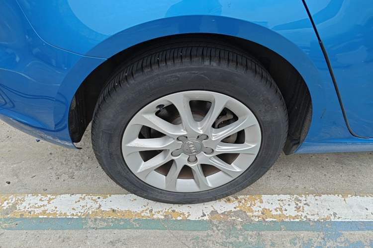 Used Audi A3 2016 Sportback 35 TFSI Ambition Right Rear Wheel Hub