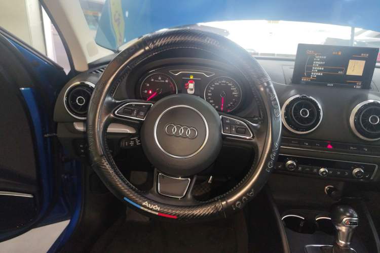Used Audi A3 2016 Limousine 40 TFSI Luxury Model Steering Wheel