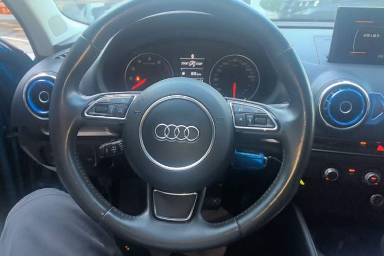 Used Audi A3 2016 Limousine 35 TFSI Prestige Edition Steering Wheel