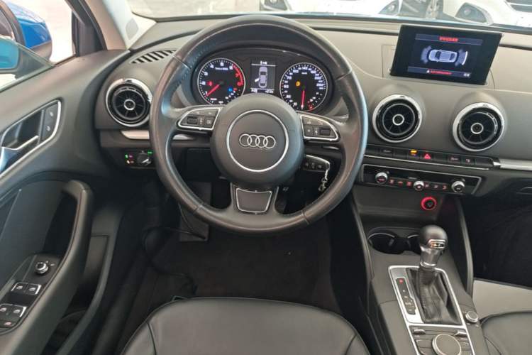 Used Audi A3 2016 Limousine 35 TFSI Style Edition Steering Wheel