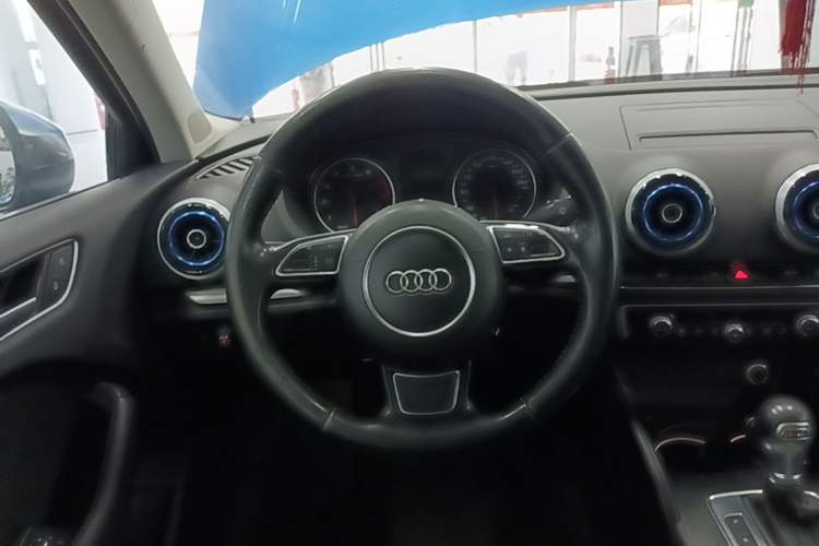Used Audi A3 2016 Limousine 35 TFSI Style Edition Steering Wheel