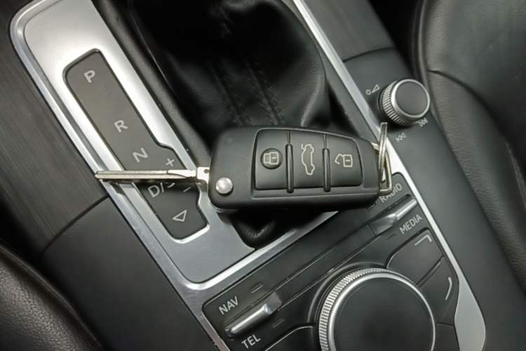 Used Audi A3 2016 Limousine 35 TFSI Style Edition Vehicle Key
