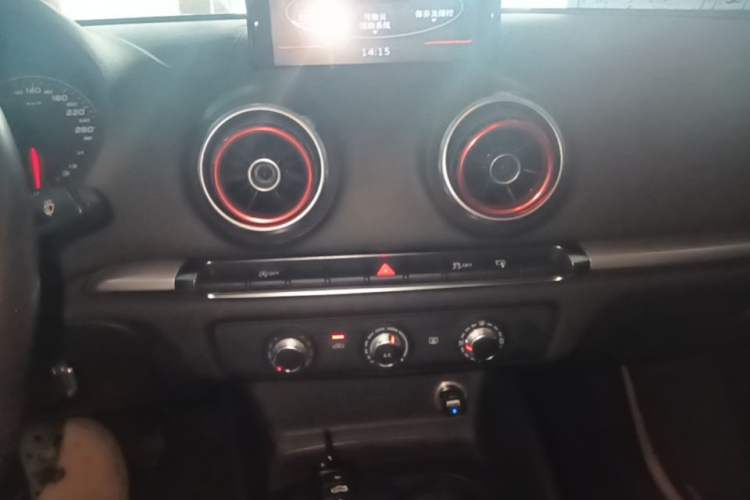 Used Audi A3 2016 Limousine 35 TFSI Ambition Edition Audio And AC Panel