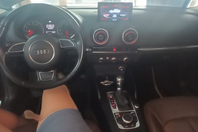 Used Audi A3 2016 Limousine 35 TFSI Ambition Edition Center Console