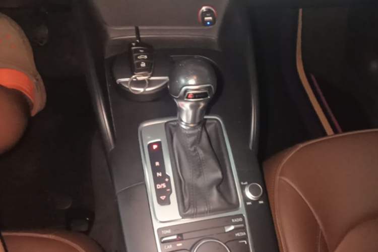 Used Audi A3 2016 Limousine 35 TFSI Ambition Edition Gear Lever