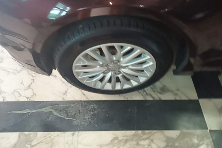 Used Audi A3 2016 Limousine 35 TFSI Ambition Edition Left Front Wheel Hub