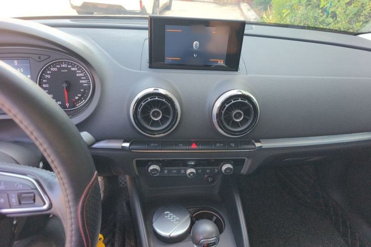 Used Audi A3 2016 Sportback 35 TFSI Style Edition Audio And AC Panel