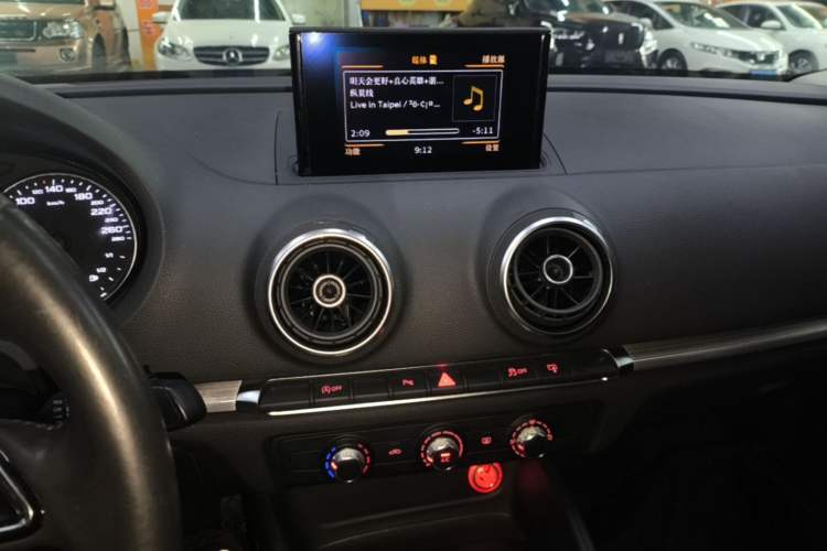 Used Audi A3 2016 Limousine 35 TFSI Prestige Edition Audio And AC Panel