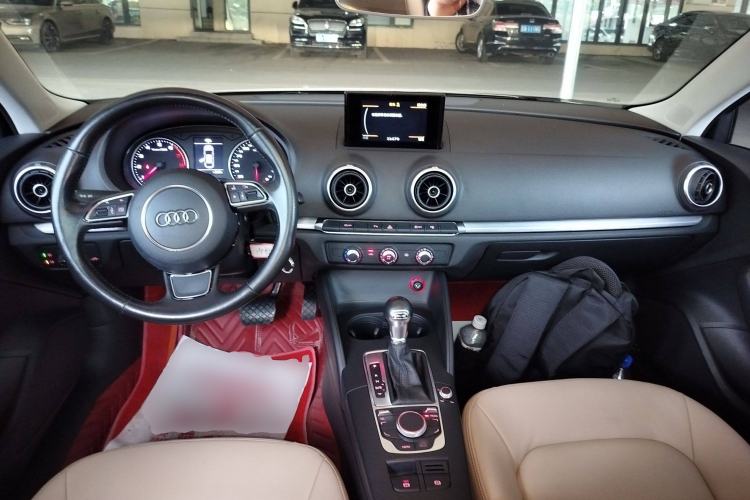 Used Audi A3 2016 Limousine 35 TFSI Prestige Edition Center Console