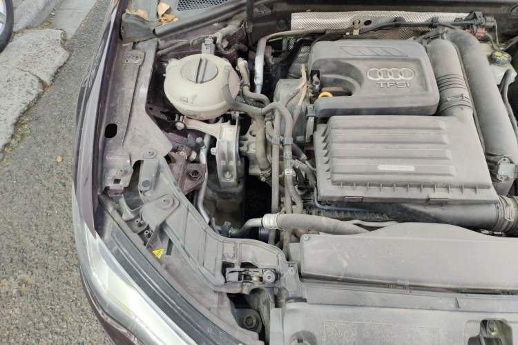 Used Audi A3 2016 Limousine 35 TFSI Style Edition Engine Bay Right