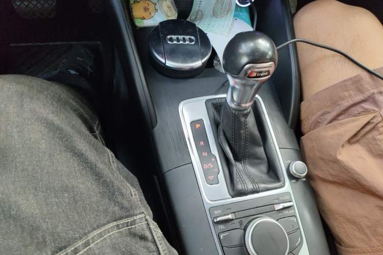 Used Audi A3 2016 Limousine 35 TFSI Style Edition Gear Lever