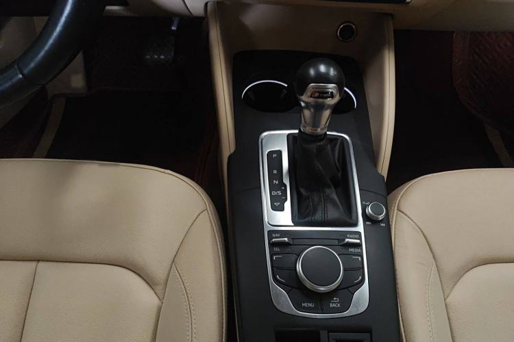 Used Audi A3 2016 Limousine 35 TFSI Style Edition Interior 4