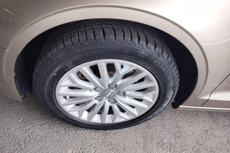 Used Audi A3 2016 Limousine 35 TFSI Prestige Edition Left Front Wheel Hub