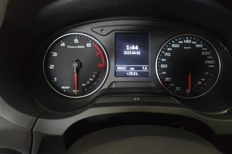 Used Audi A3 2016 Limousine 35 TFSI Style Edition Odometer Close Up