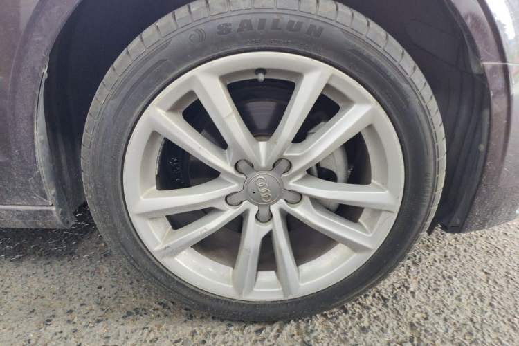 Used Audi A3 2016 Limousine 35 TFSI Style Edition Right Front Wheel Hub