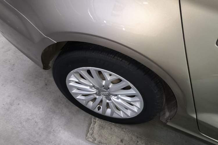 Used Audi A3 2016 Limousine 35 TFSI Prestige Edition Right Rear Wheel Hub