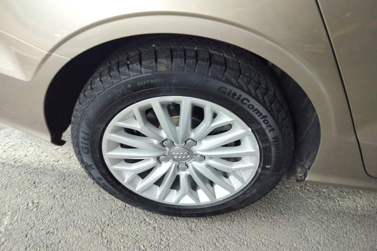 Used Audi A3 2016 Limousine 35 TFSI Prestige Edition Right Rear Wheel Hub
