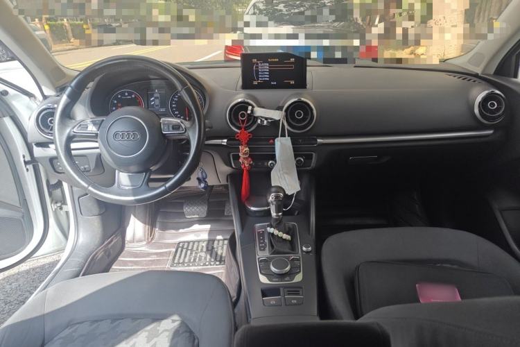 Used Audi A3 2016 Limousine 35 TFSI Ambition Edition Center Console
