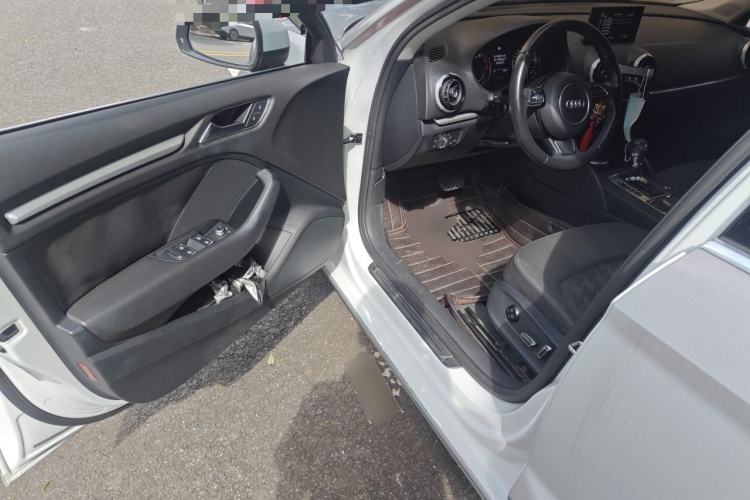Used Audi A3 2016 Limousine 35 TFSI Ambition Edition Driver Seat