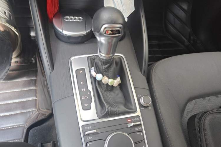 Used Audi A3 2016 Limousine 35 TFSI Ambition Edition Gear Lever