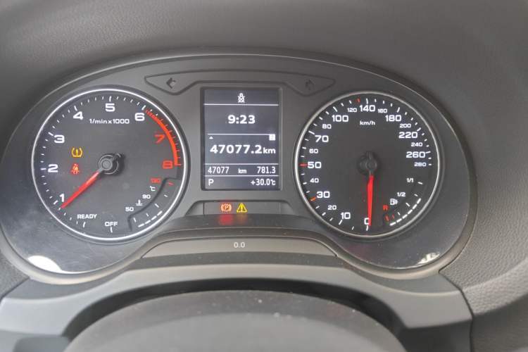 Used Audi A3 2016 Limousine 35 TFSI Ambition Edition Odometer Close Up