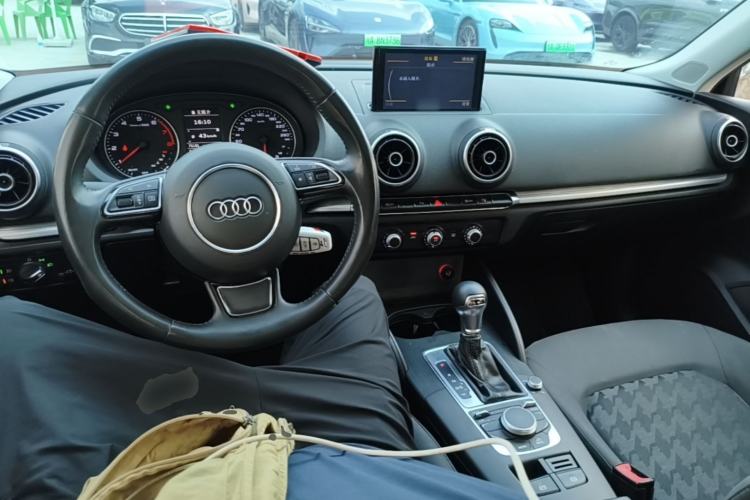 Used Audi A3 2016 Sportback 35 TFSI Ambition Center Console