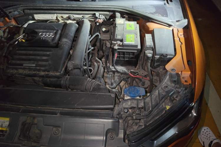 Used Audi A3 2016 Limousine 35 TFSI Style Edition Engine Bay Left