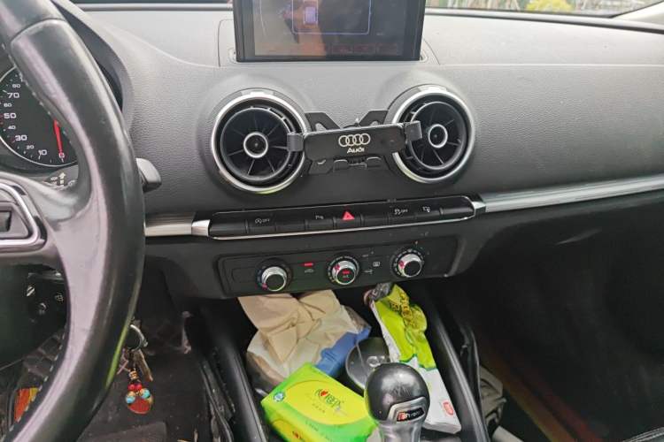 Used Audi A3 2016 Sportback 35 TFSI Ambition Audio And AC Panel
