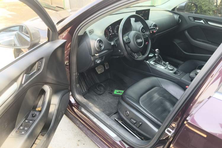 Used Audi A3 2016 Limousine 35 TFSI Prestige Edition Driver Seat