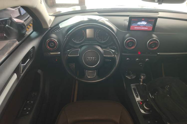 Used Audi A3 2016 Limousine 35 TFSI Ambition Edition Steering Wheel