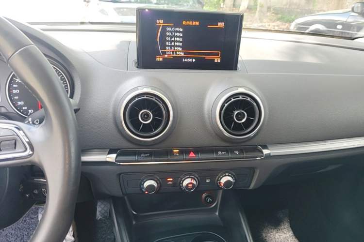 Used Audi A3 2016 Limousine 35 TFSI Prestige Edition Audio And AC Panel