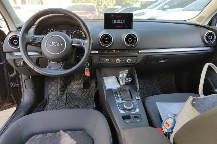 Used Audi A3 2016 Limousine 35 TFSI Prestige Edition Center Console