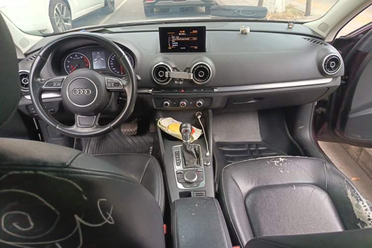 Used Audi A3 2016 Sportback 35 TFSI Ambition Center Console