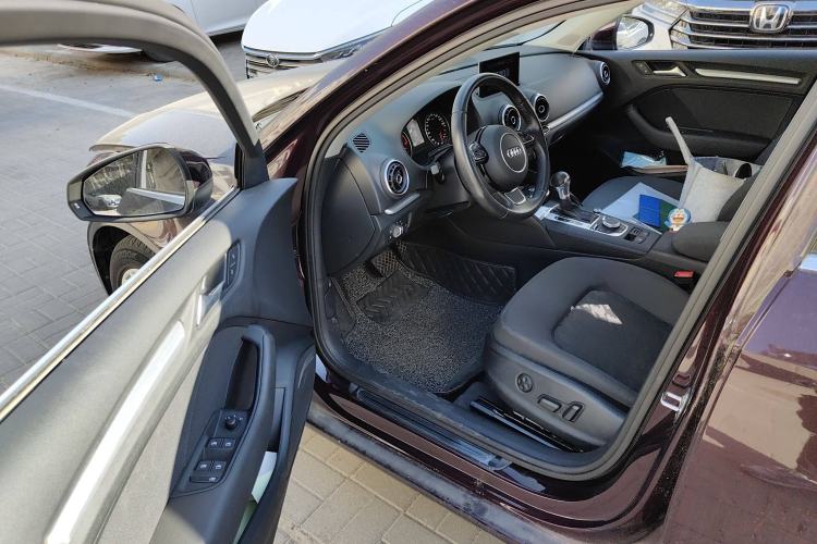 Used Audi A3 2016 Limousine 35 TFSI Prestige Edition Driver Seat