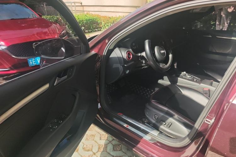 Used Audi A3 2016 Limousine 35 TFSI Prestige Edition Driver Seat