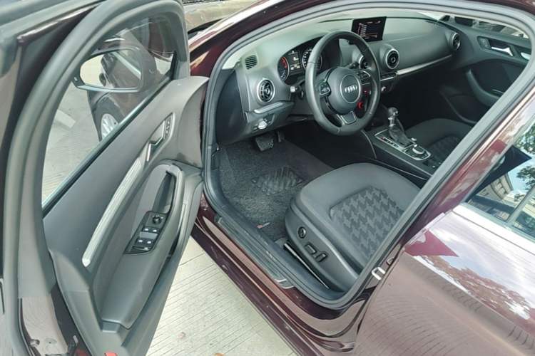 Used Audi A3 2016 Limousine 35 TFSI Prestige Edition Driver Seat
