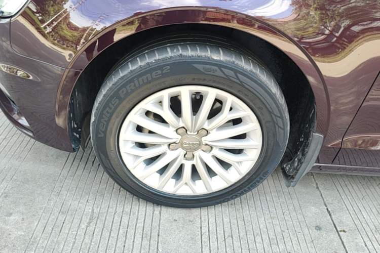 Used Audi A3 2016 Limousine 35 TFSI Prestige Edition Left Front Wheel Hub