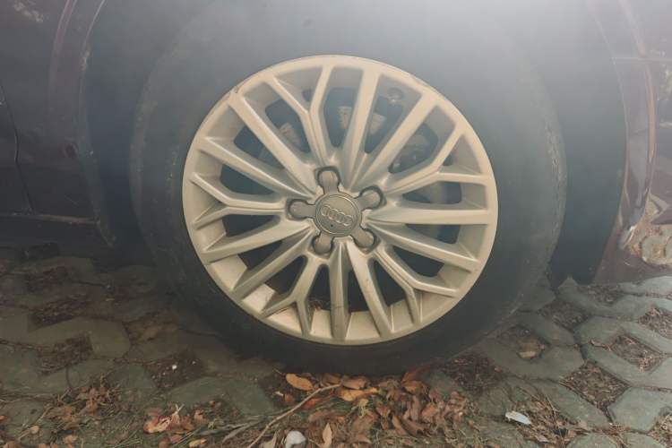 Used Audi A3 2016 Limousine 35 TFSI Prestige Edition Right Front Wheel Hub